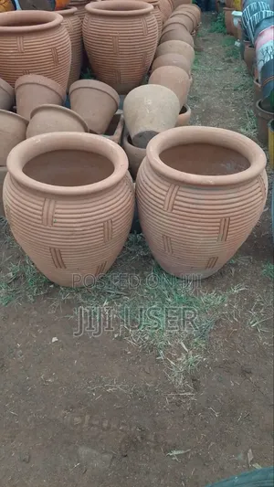 Vyungu vya Udongo Visivyopakwa Rangi