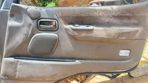 Milango ya Mbele ya Toyota Hiace Super GL (Iliyotumika)