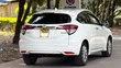Honda Vezel 2017 Nyeupe Hybrid - 4