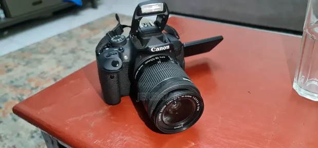 Canon 700D Kamera ya DSLR - 1