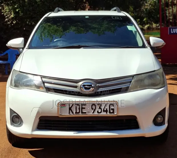 Toyota Corolla Fielder 2014 Nyeupe - 1