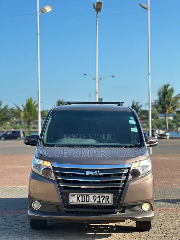 Toyota Noah 2014 Gray - 1