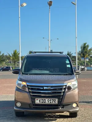 Toyota Noah 2014 Kijivu