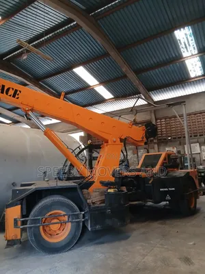 Huduma za Upangishaji wa Crane za Simu - Movara Hauliers