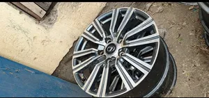 Toyota Land Cruiser V8 Original Rims Size 20