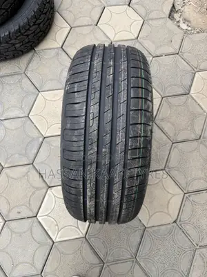 Tairi Mpya ya Goodyear 225/55R16
