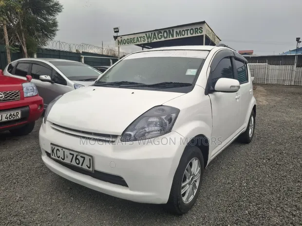 Toyota Passo 2010 Nyeupe - 1