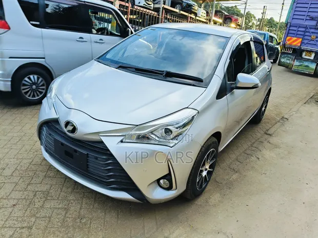 Toyota Vitz 1.3 FWD 5dr 2019 Silver - 1