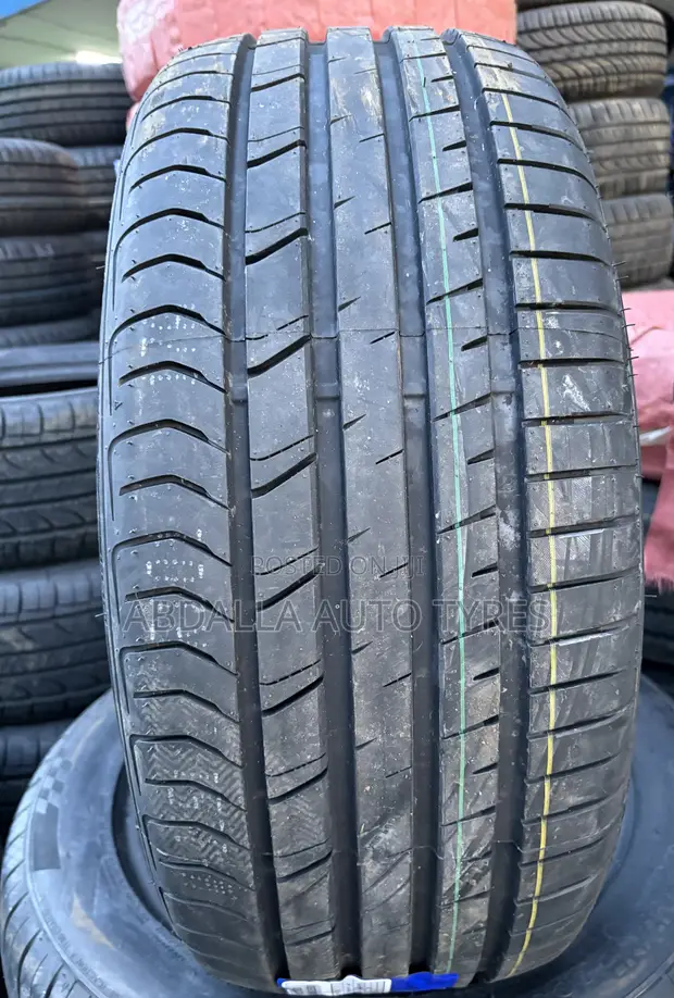 Tairi ya Goddard 235/50R18 97V - 1