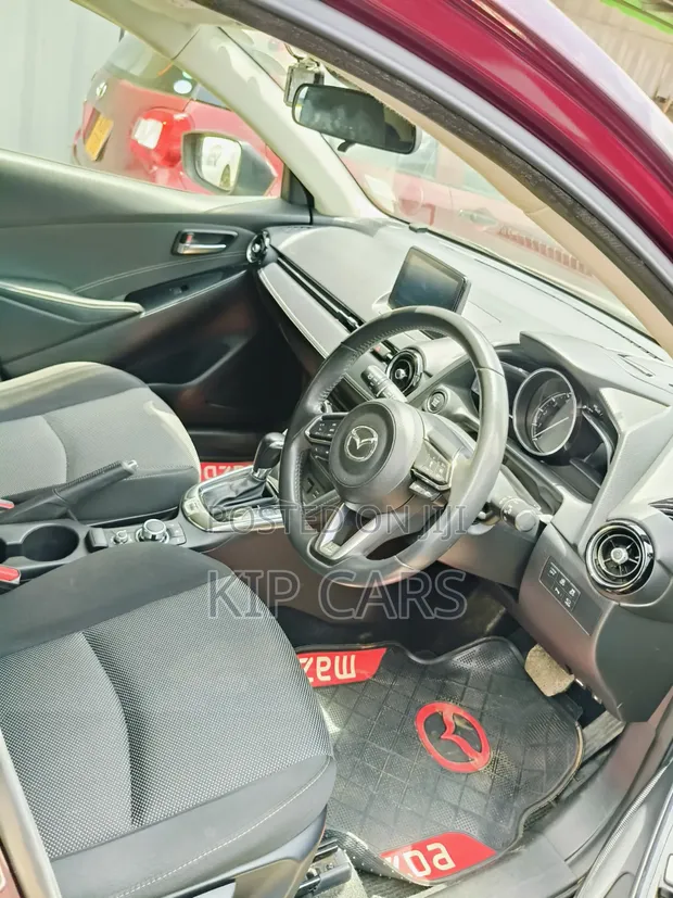 Mazda Demio 2018 Nyekundu - 1