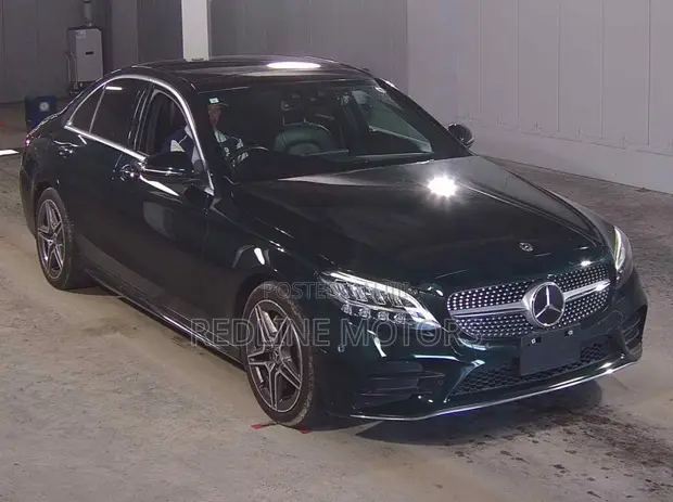 Mercedes-Benz C180 2019 Kijani - 1