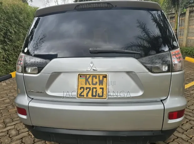 Mitsubishi Outlander 2012 Silver - 1