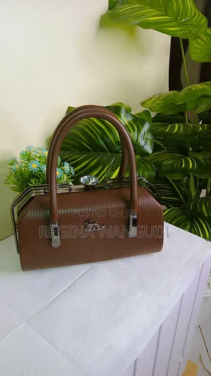Regina Clutch Bag - Medium, Kiss Lock