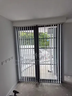 Vertical Blinds za Madirisha ya Ofisi