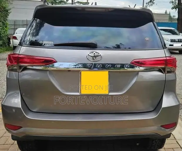 Toyota Fortuner 2018 Gray - 1
