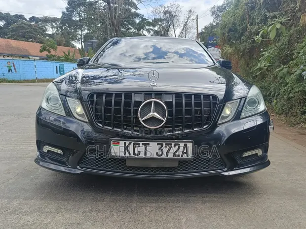 Mercedes-Benz E250 CGI 2011 Black - 1