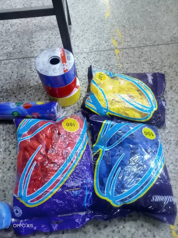 Balloon Decoration Set: 300 Balloons, Pump & Ribbon - 1