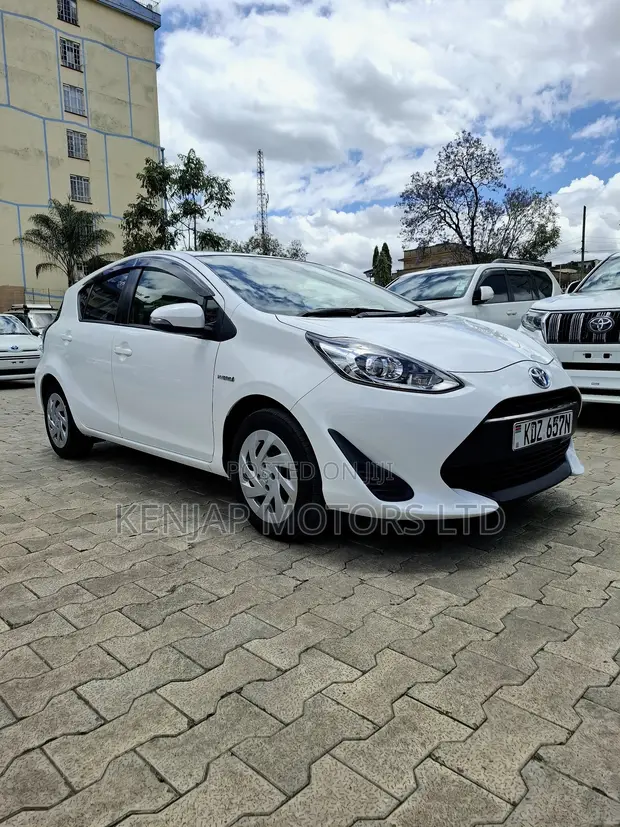 Toyota Aqua 2019 Pearl - 1