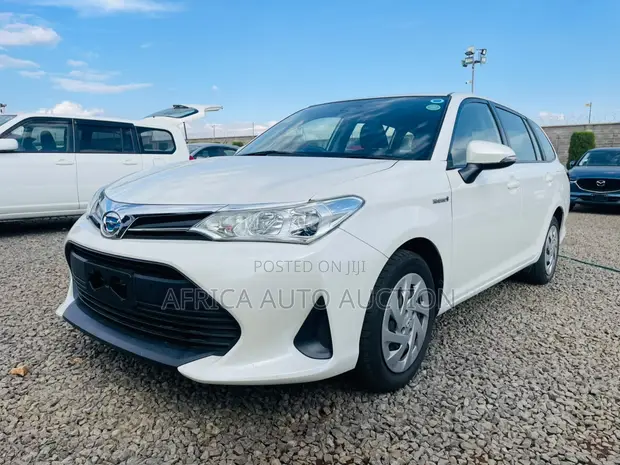 Toyota Corolla Fielder 1.5 Hybrid FWD 2019 White - 1
