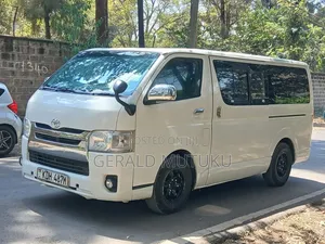 Toyota HiAce 2015 - 14 Seater Bus