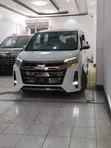 Toyota Noah 1.8 FWD Hybrid Ia Viti 7 Mwaka 2020 Nyeupe - 1