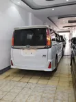 Toyota Noah 1.8 FWD Hybrid Ia Viti 7 Mwaka 2020 Nyeupe - 2