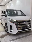 Toyota Noah 1.8 FWD Hybrid Ia Viti 7 Mwaka 2020 Nyeupe - 4