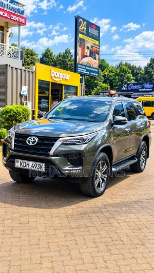 Toyota Fortuner 2.4 GD-6 2023 Avant-Garde Bronze Metallic