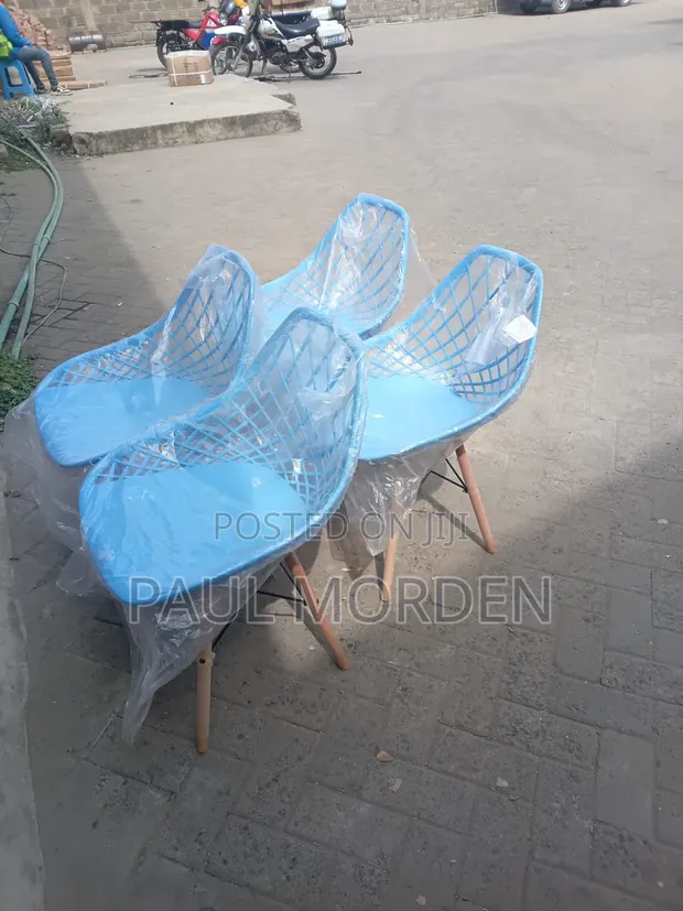 Kiti cha Plastiki cha Eames cha Chakula - 1