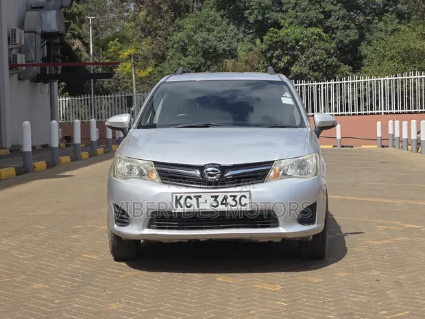 Toyota Corolla Fielder 2013 Silver - 1