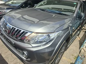 Mitsubishi L200 Double Cab 2.4 181hp 4WD 2018 Grey