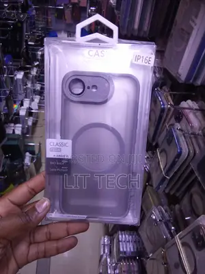 Kava ya Kioo ya MagSafe Nyeusi yenye Kinga ya Lensi kwa iPhone 16E