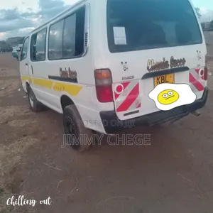 Toyota HiAce 2008 Nyeupe