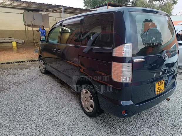 Toyota Voxy 2006 Blue - 1