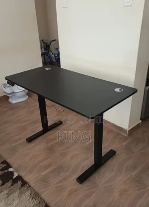 Boss Office Products Electric Height Adjustable Desk