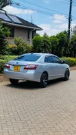 Toyota Premio 2012 Nyeupe - 2