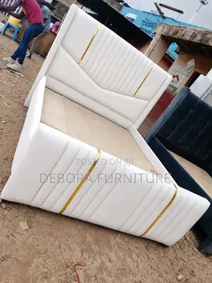 Kitanda cha Chester cha Kifahari 5x6 | Kitanda cha Kisasa cha Upholstered | White Gold