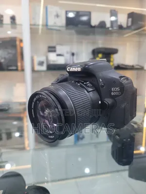 Canon EOS 600D Kamera ya DSLR