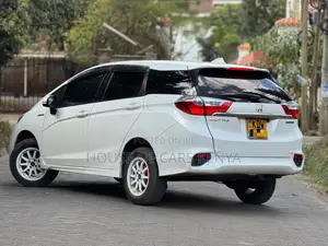 Honda Fit Shuttle Hybrid 2018 Nyeupe