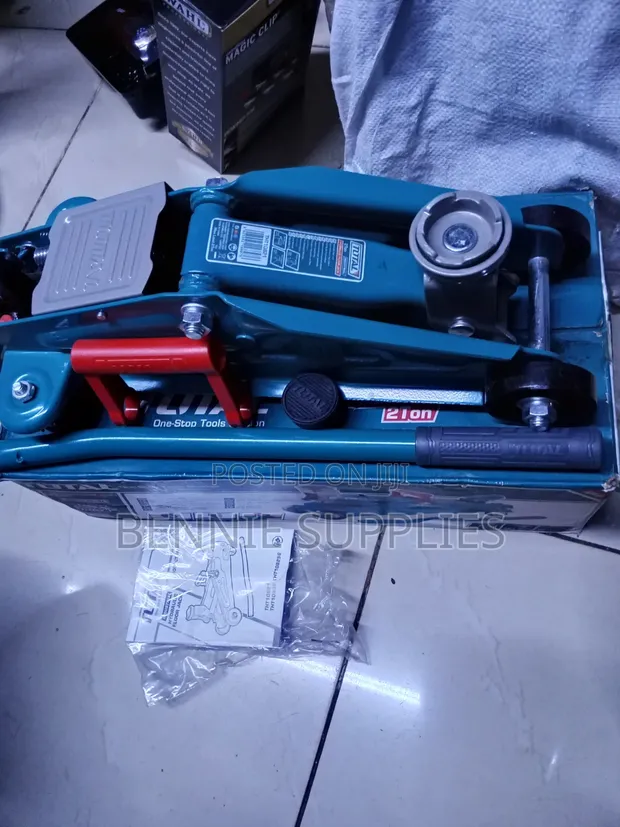 3 Ton Hydraulic Floor Jack - 1