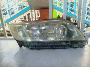 Taa ya Mbele ya Toyota Vanguard 2012