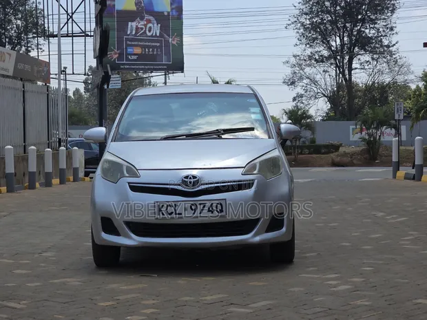 Toyota Ractis 2011 Silver - 1