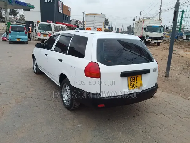 Nissan Advan 2005 White - 1