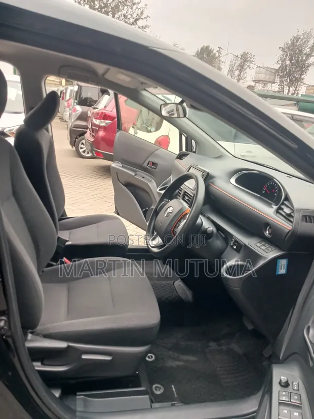 Toyota Sienta 1.5 FWD 2019 Black - 1
