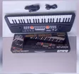 Piano ya Vifunguo 49 na Maikrofoni na Kebo ya Kuchaji - 1