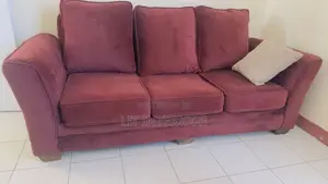Kochi ya Velvet ya Burgundy ya Seater 3