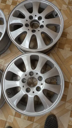 Magurudumu ya Mercedes-Benz Saizi 15