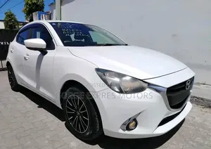 Mazda Demio 2018 Nyeupe