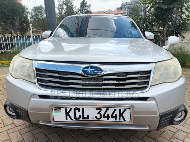 Subaru Forester 2010 Nyeusi - 1