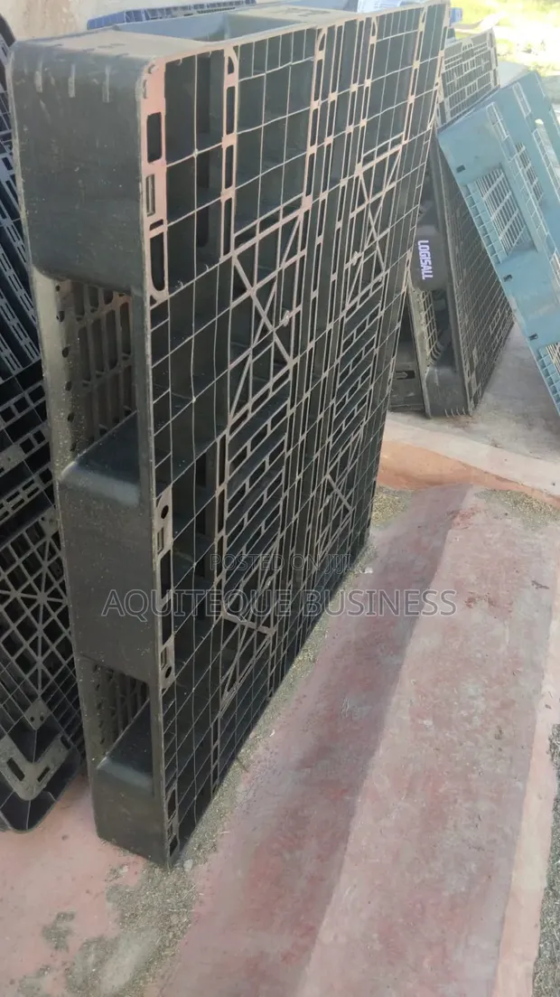 Plastic Pallets 130x110cm - 1